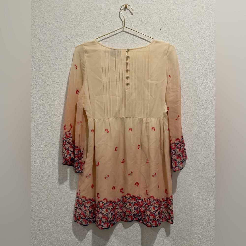 Juicy Couture 100% silk satin floral pleated Beige flowy Top - Picture 6 of 6